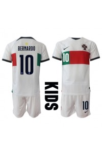 Portugal Bernardo Silva #10 Babytruitje Uit tenue Kind WK 2022 Korte Mouw (+ Korte broeken)